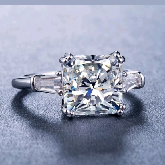 5⭐ Rated Beautiful Princess Cut Engagement Ring - Picture 4 of 6